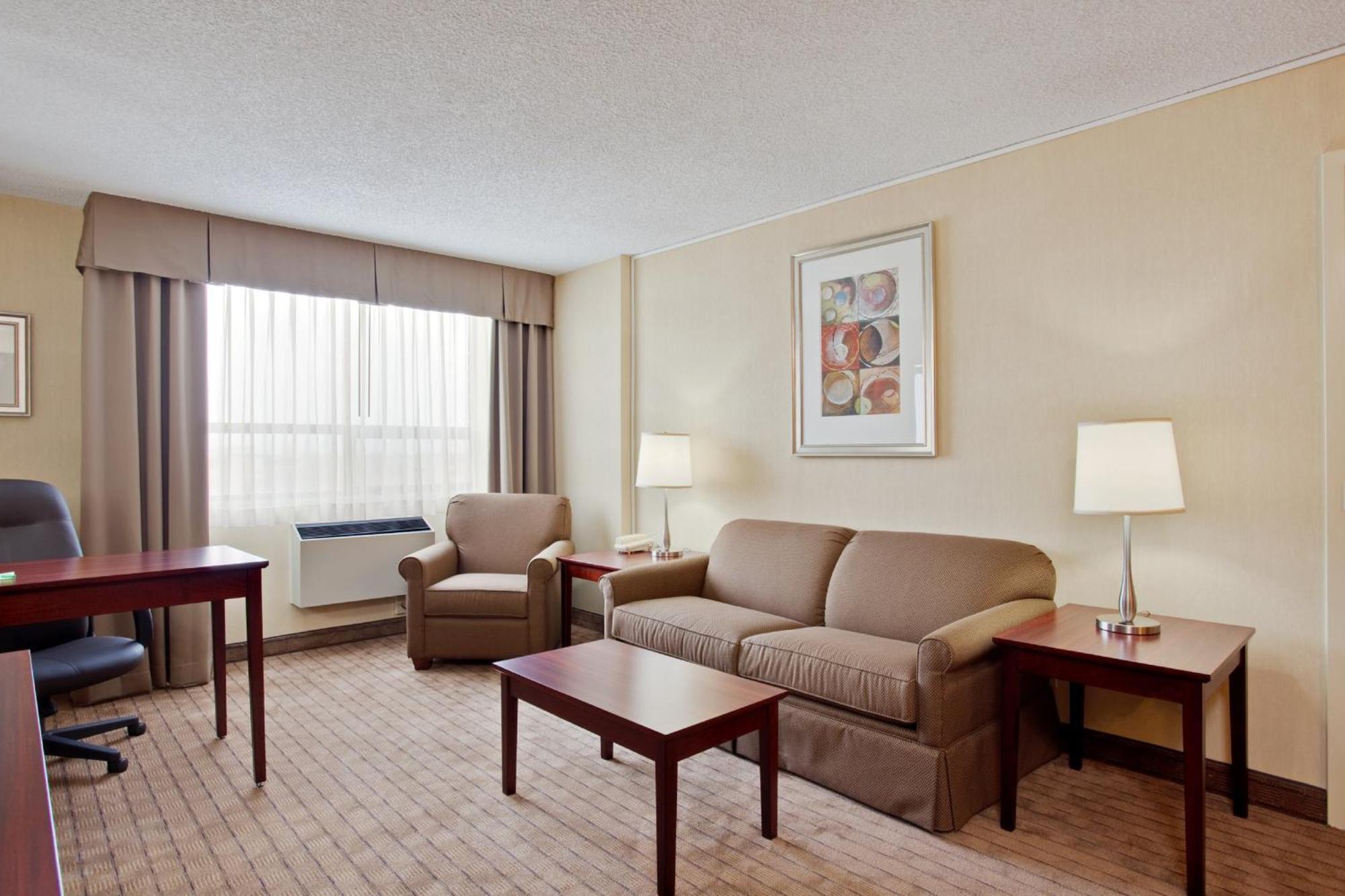 & Downtown By Ihg Hotel Winnipeg