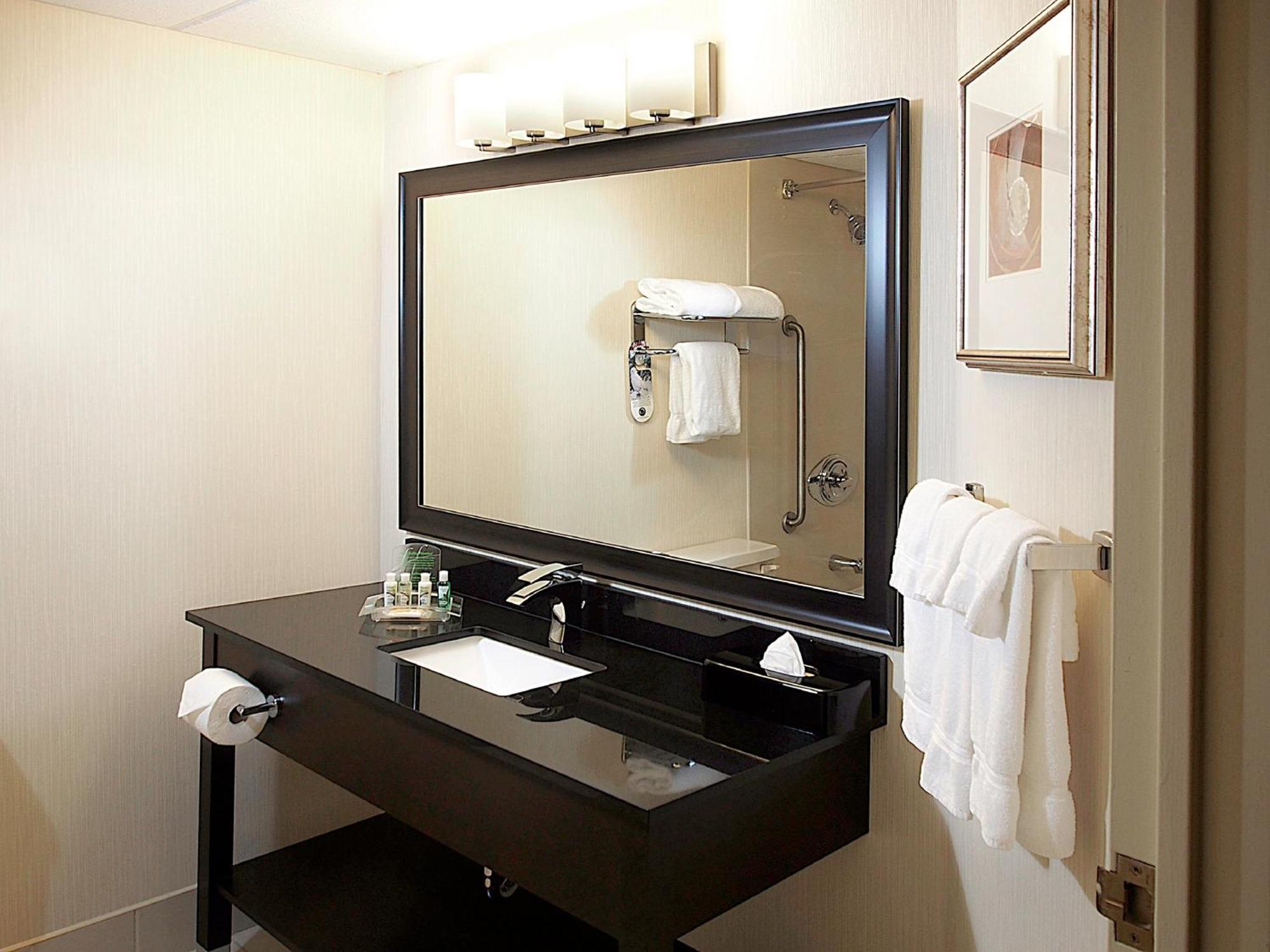 & Downtown By Ihg