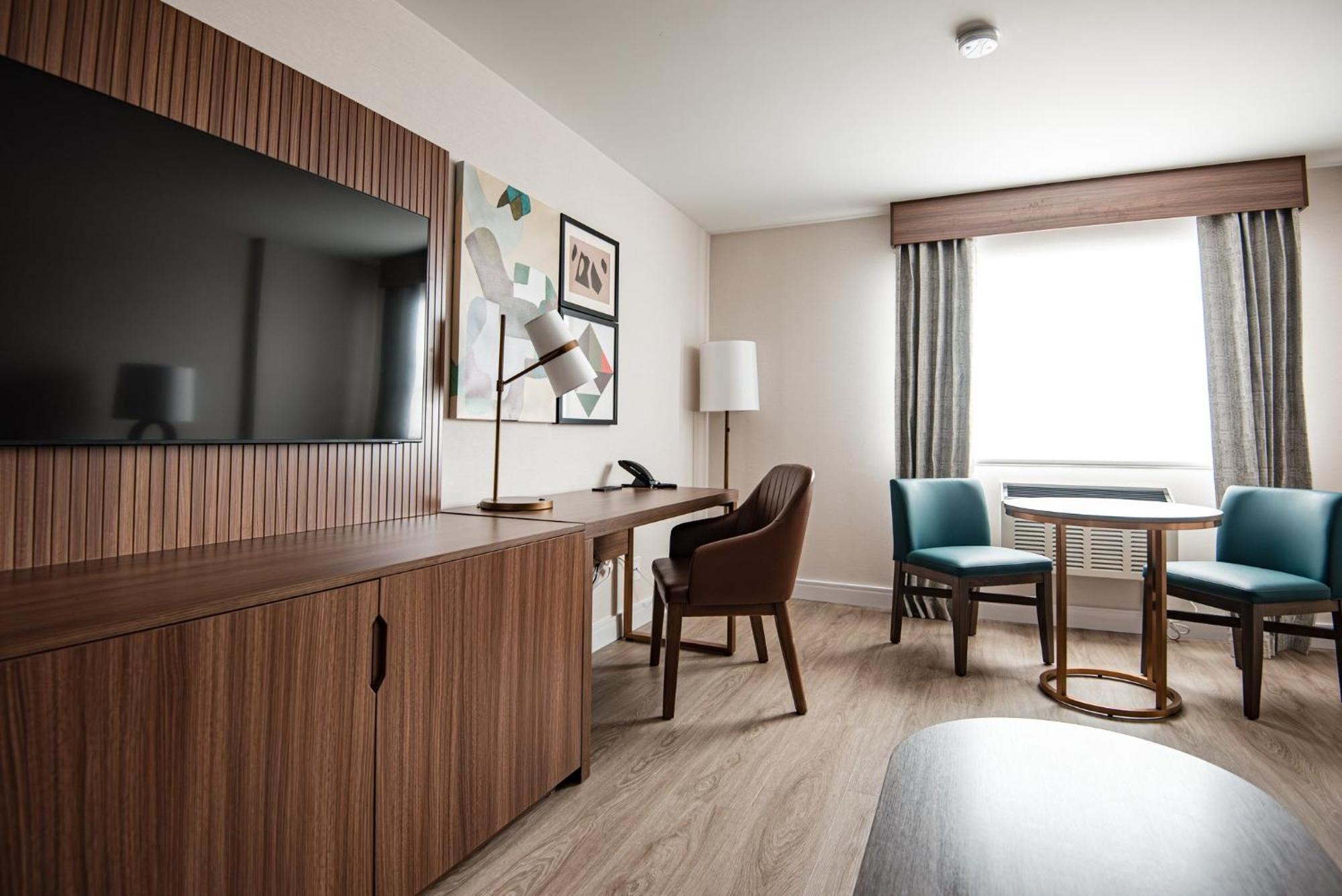 Hotel & Downtown By Ihg