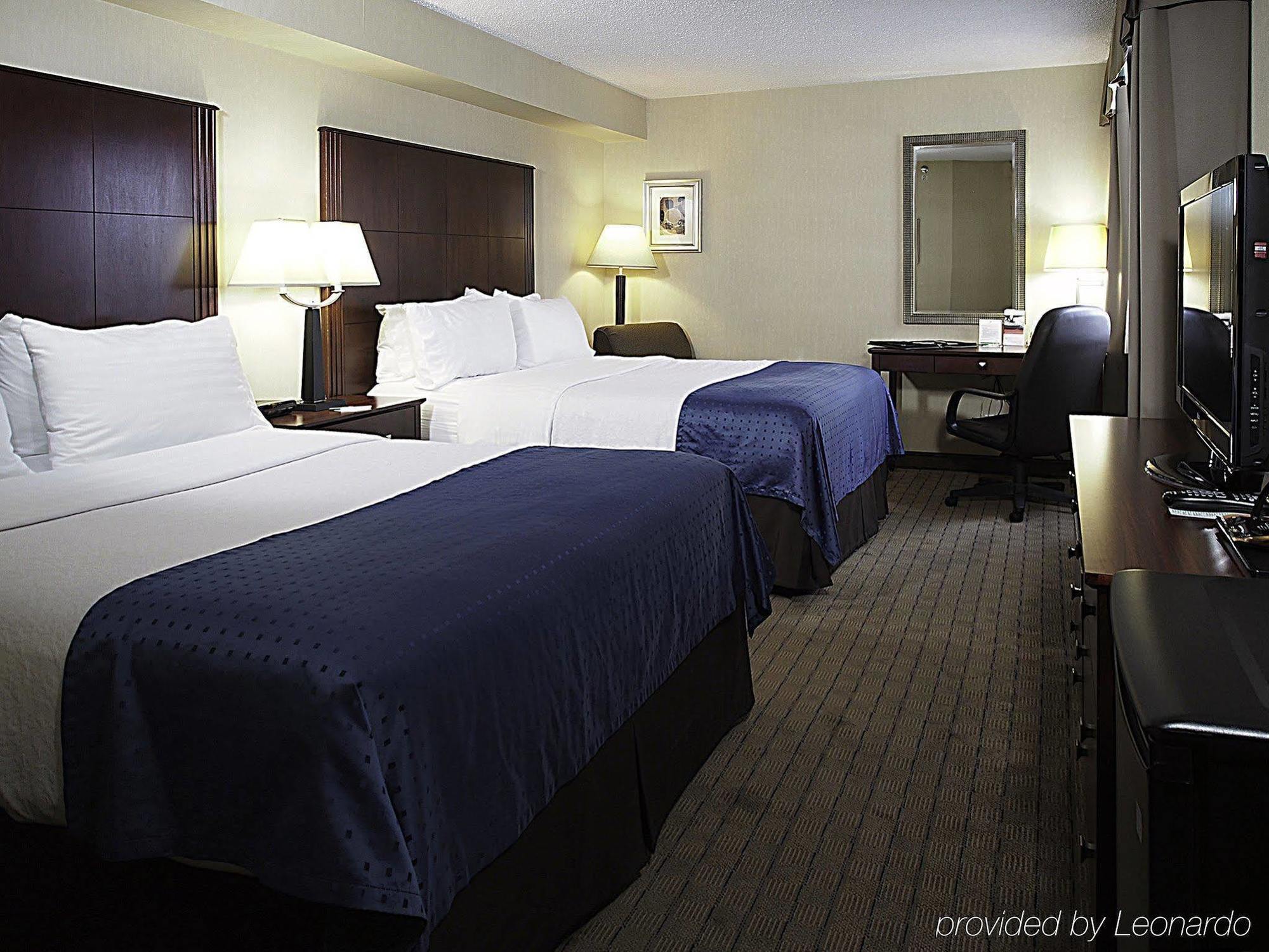 & Downtown By Ihg Hotel Winnipeg